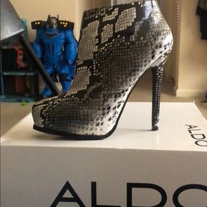 Desano “ snake- skin” Booties